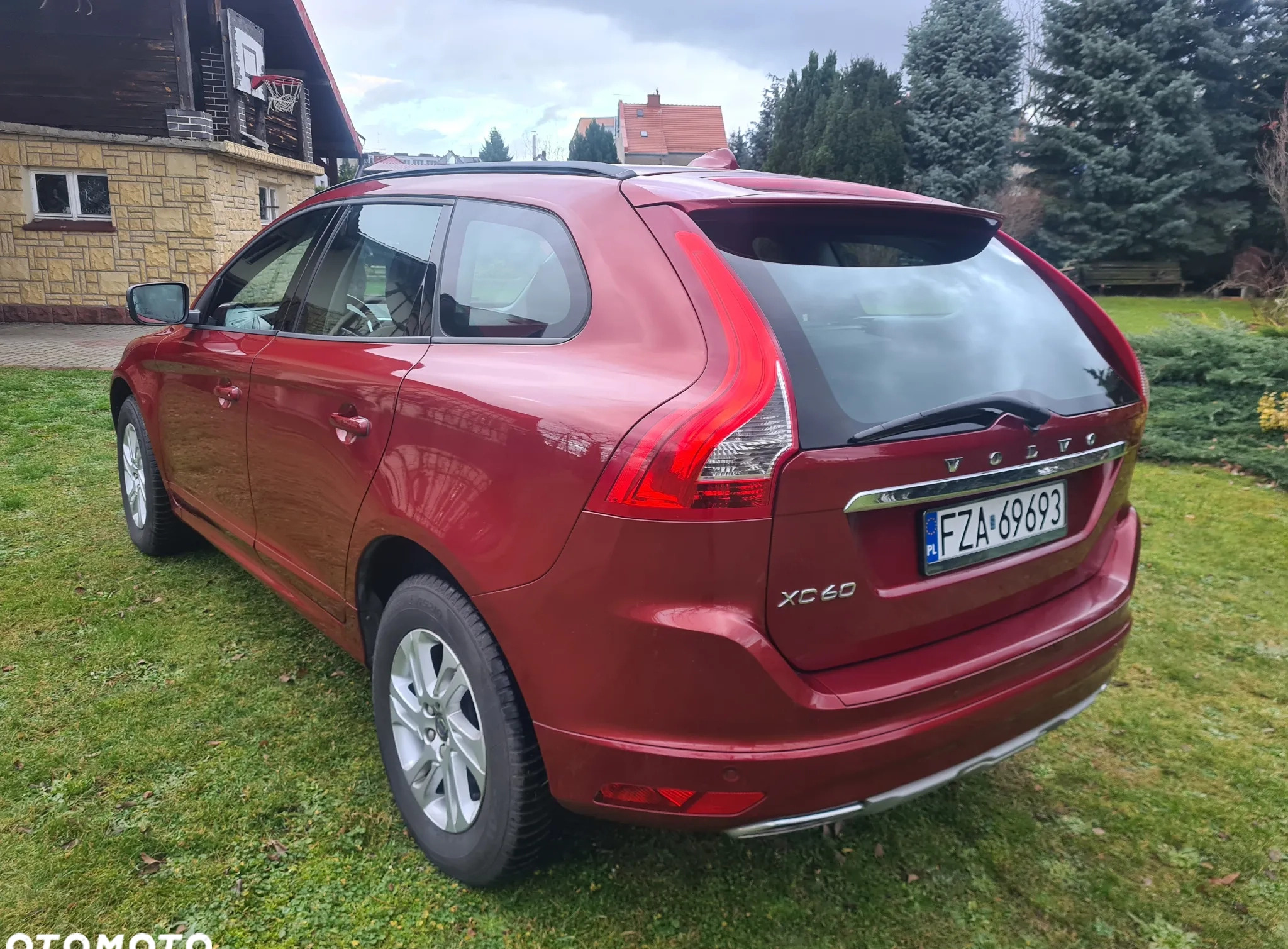 Volvo XC 60 cena 84000 przebieg: 128500, rok produkcji 2015 z Jasień małe 172